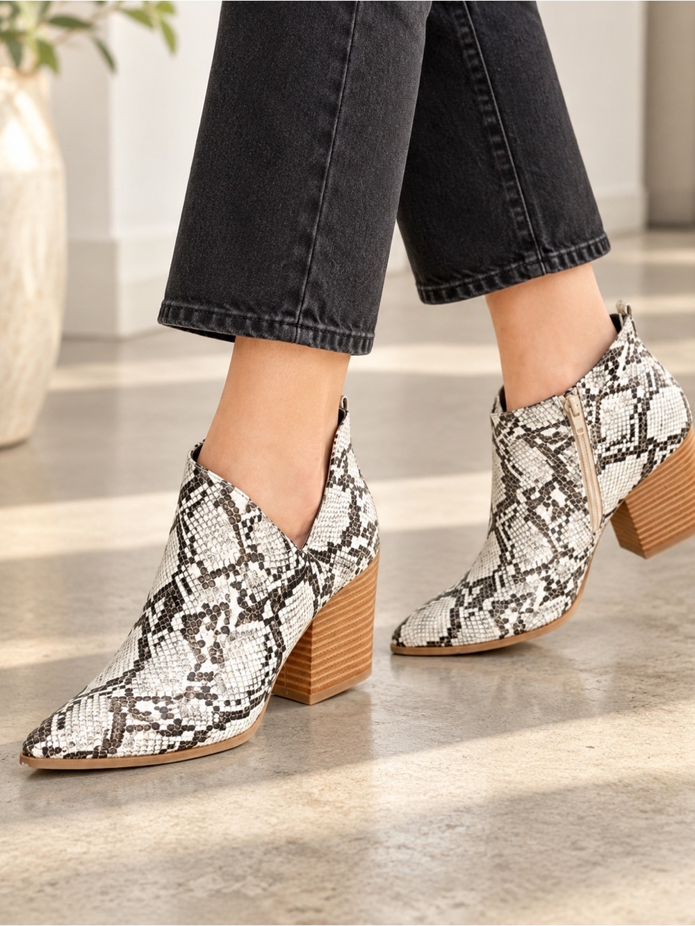 Laicigo Women’s 7 Snakeskin Pointed Toe Ankle Boots Western Block Heel